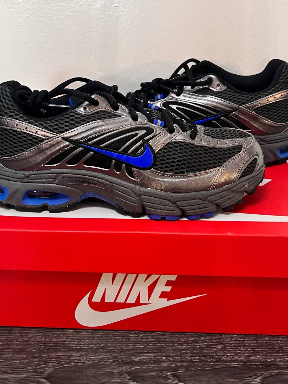 NWOT Nike Men’s MOTO 2K Black, Gray & Blue Athletic Running Shoes size 9